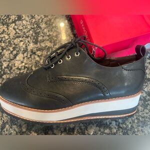 Shoe Dazzle Black and White Wedges